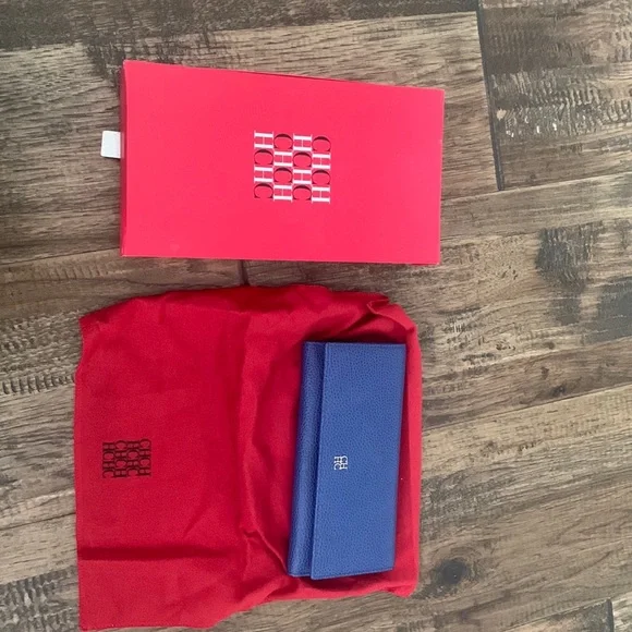 Brand new Carolina Herrera fold over Includes dust bag and